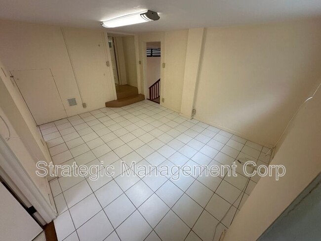 Building Photo - 3717 Manini Way