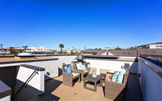 Building Photo - 718 Silver St