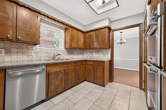 Building Photo - 11710 N Petersham Dr
