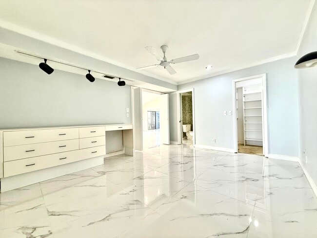Building Photo - 5670 Piping Rock Dr