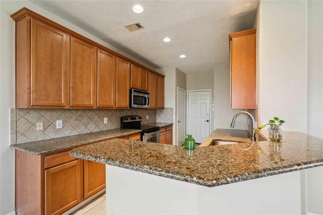 Building Photo - 201 Drake Run Ln