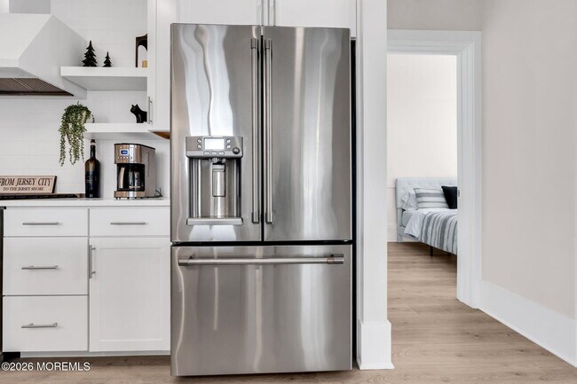 Building Photo - 218 3rd Ave