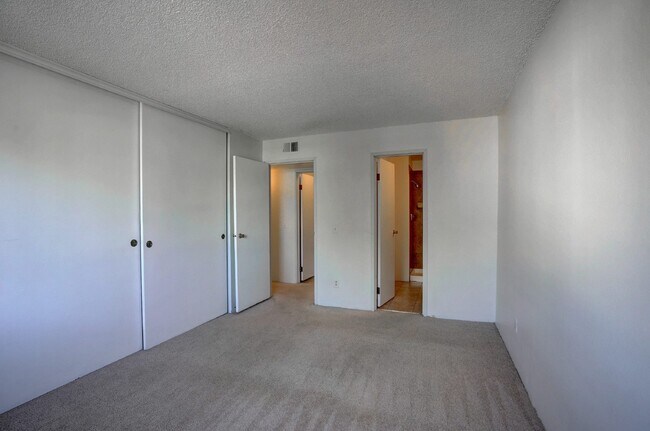 Building Photo - $1,725 - 2 Bed, 2 Bath Condo in Denver wit...