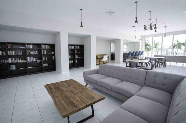 Building Photo - 9225 Collins Ave
