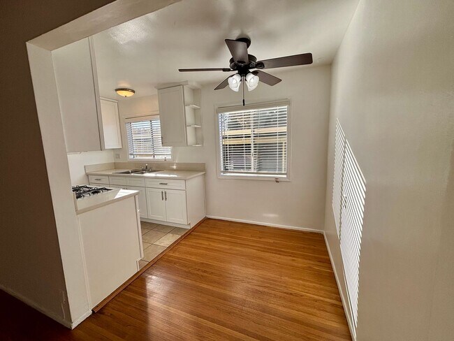 Building Photo - Victory, 1700-1702