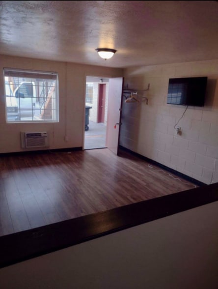 Primary Photo - 309 E 3rd Ave