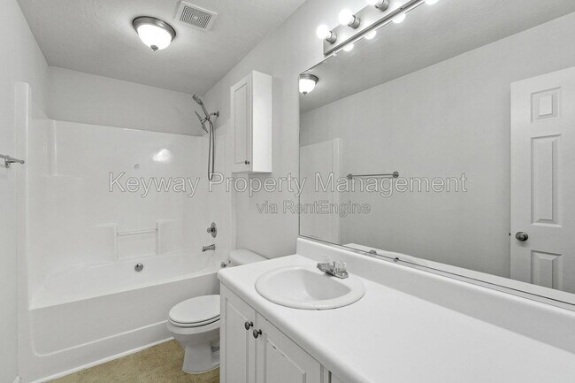 Building Photo - 130 Bennington Ln