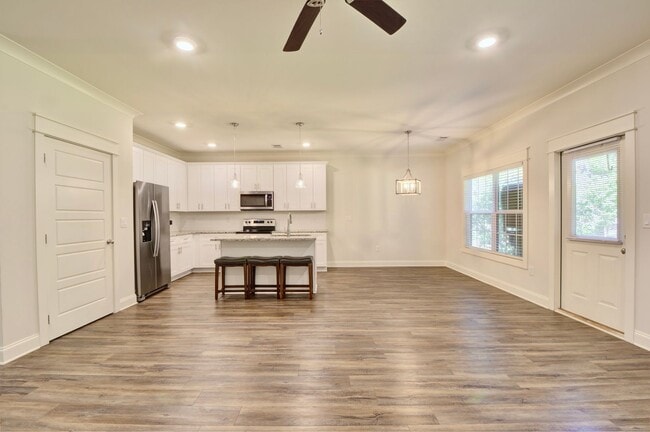 Building Photo - Luxury 3-Bed, 3.5-Bath Townhome in Gatewoo...