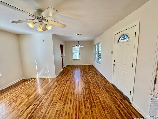 Building Photo - 207 E Terra Alta Dr