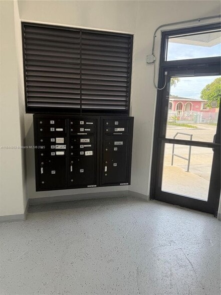 Primary Photo - 859 E 24th St