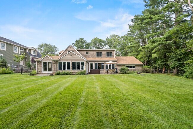 Building Photo - 926 Norgate Dr