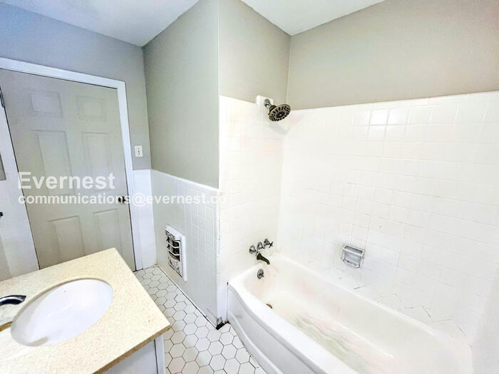 Building Photo - 1521 Wilhurst St