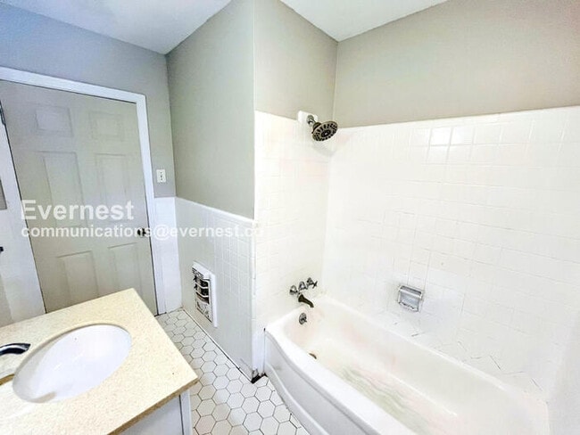 Building Photo - SPECIAL PROMOTION! 3 Bed, 2 Bath Home with Carport / Pet-Friendly / Available Now!