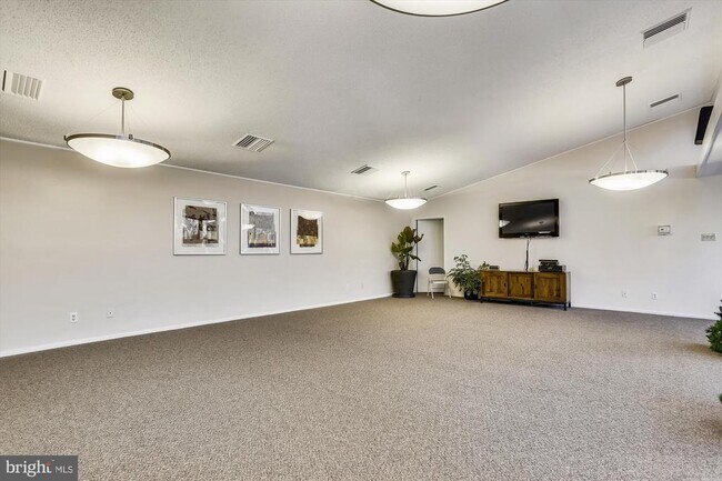 Building Photo - 4960 Sentinel Dr