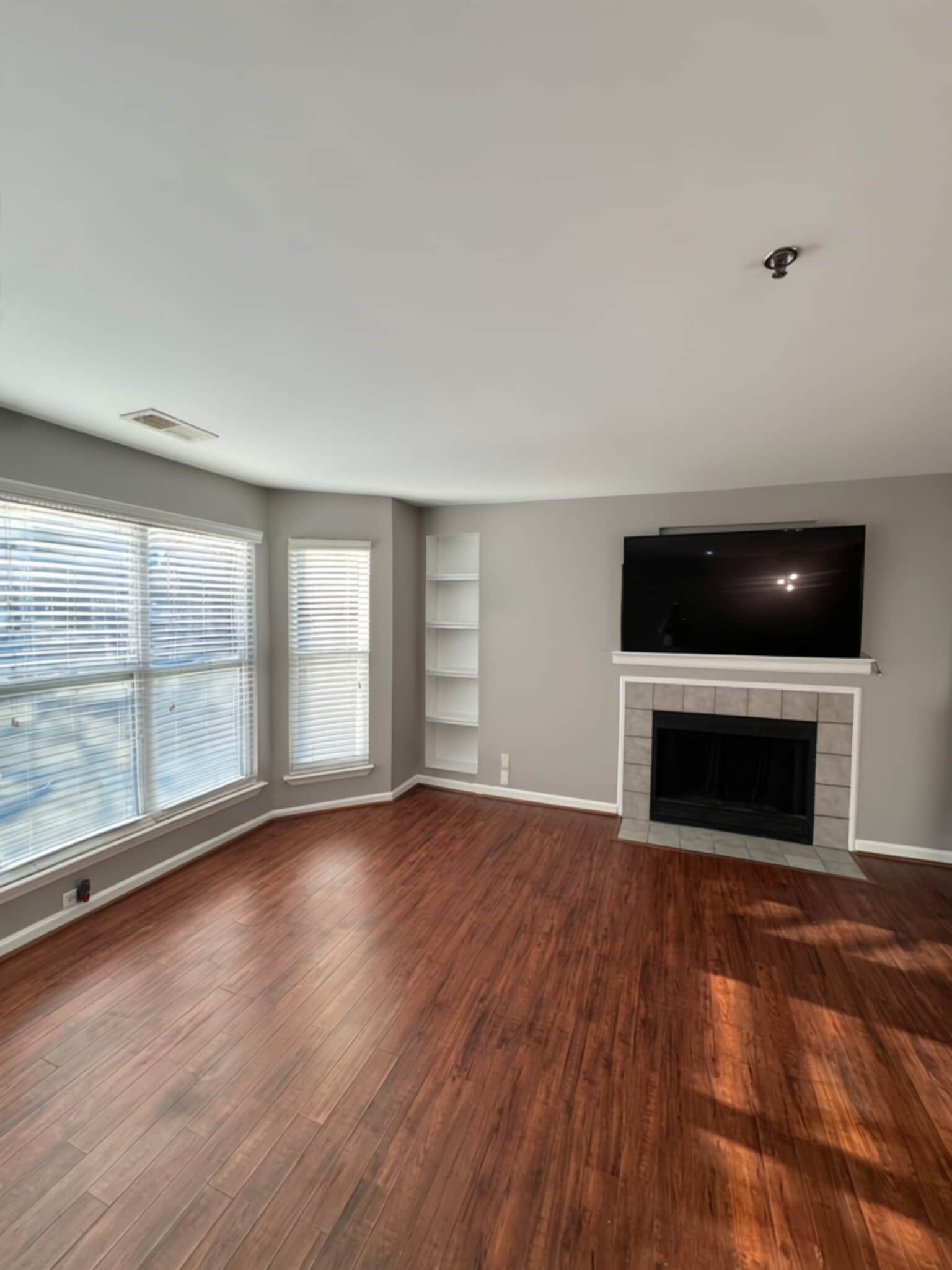 Building Photo - 513 N Graham St