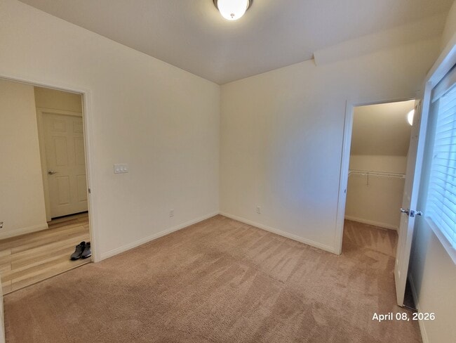 Building Photo - 5882 Azzura Palms Ave