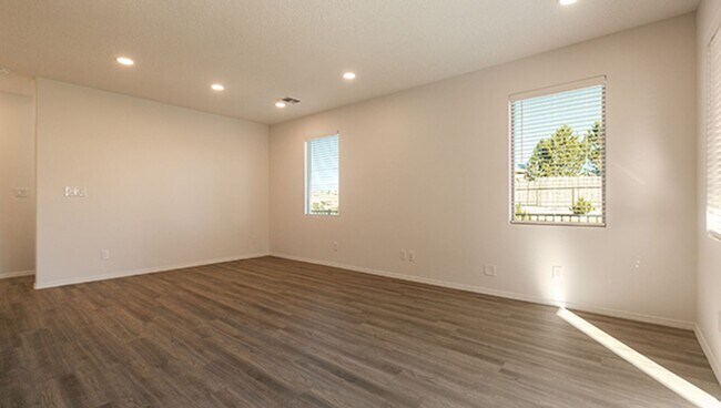 Building Photo - New ST FE Town Home