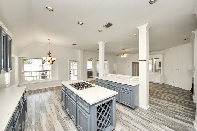 Building Photo - 5527 Moss Meadow Ct