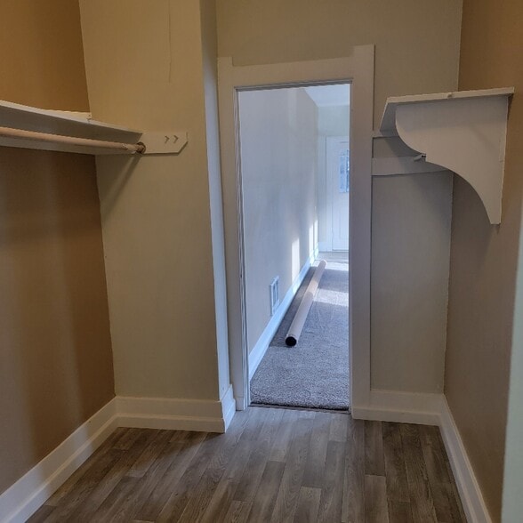 Building Photo - 338 SE Jackson St