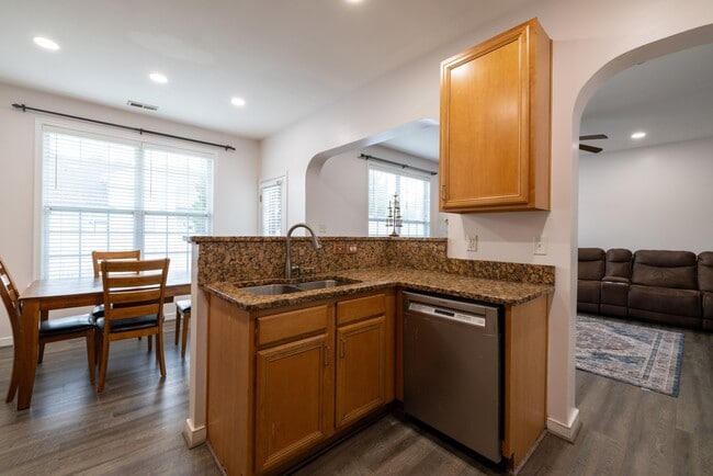 Building Photo - 305 Jamerson Ct