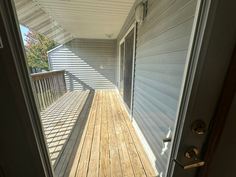 Building Photo - 440 4th Ave