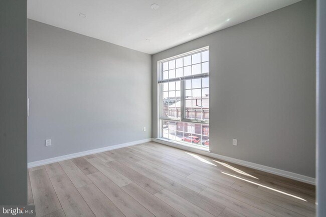 Building Photo - 2401 Washington Ave