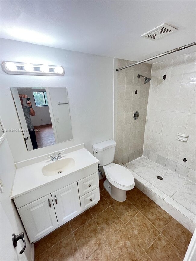 Building Photo - 5176 S University Dr