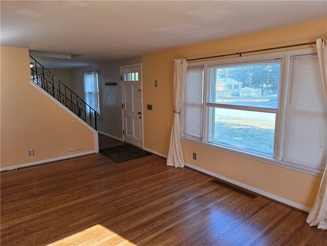 Building Photo - 264 Harvest Dr