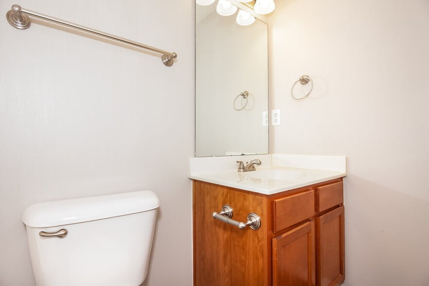 Building Photo - 9606 Hollyburgh Ter