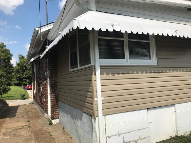 Building Photo - 1260 Gimblin St