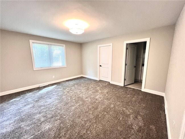 Building Photo - 704 Echo Dr