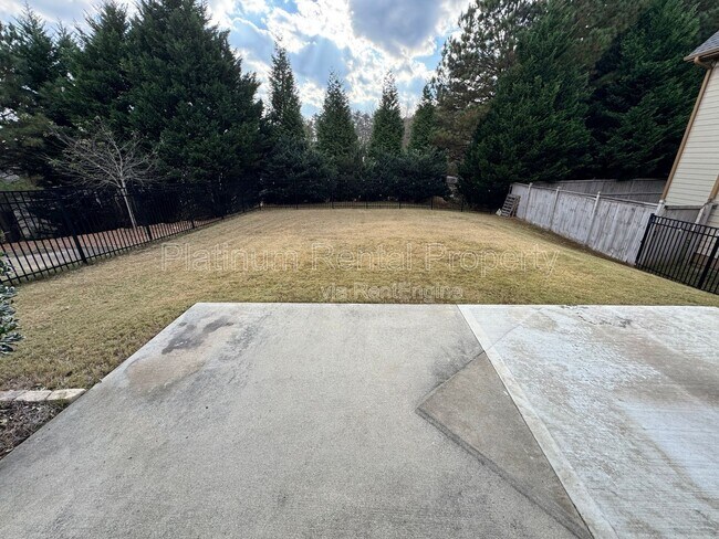 Building Photo - 211 Creek Side Pass