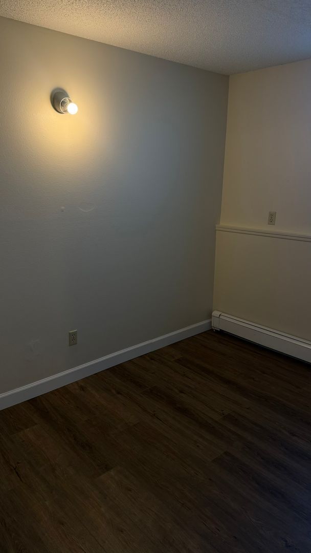 Building Photo - 3233 Lakeside Dr
