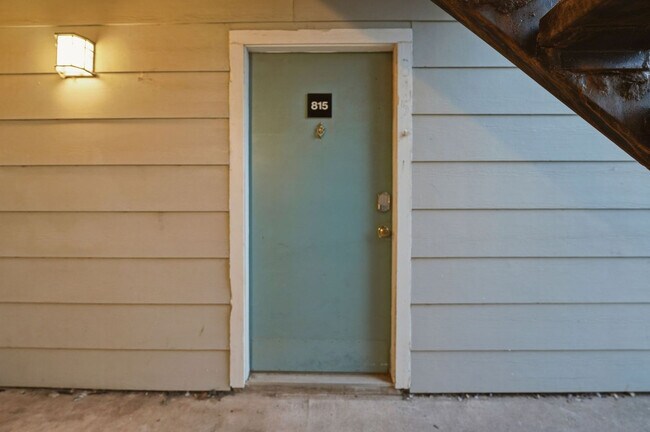 Building Photo - 2102 W Loop 289 Acc Rd