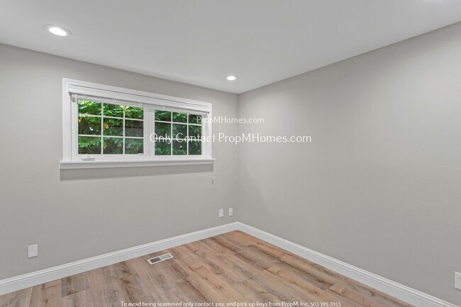 Building Photo - Charming Portland Retreat: Spacious Home w...