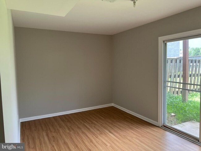 Building Photo - 868 Aztec Dr