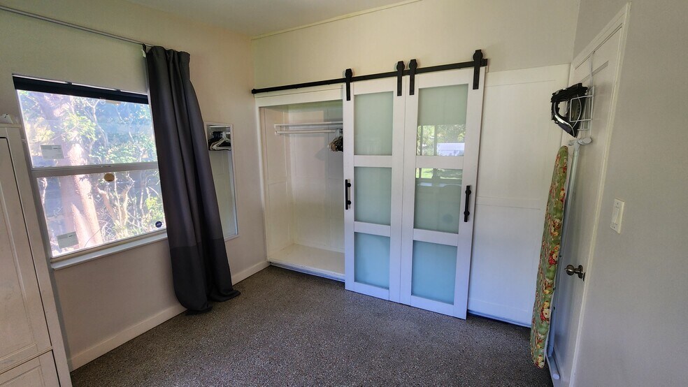 Building Photo - 565 NW 128th St