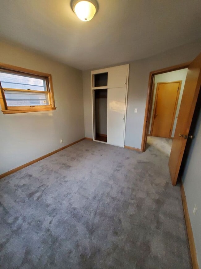 Interior Photo - 3130 S 48th St. - 8 Family