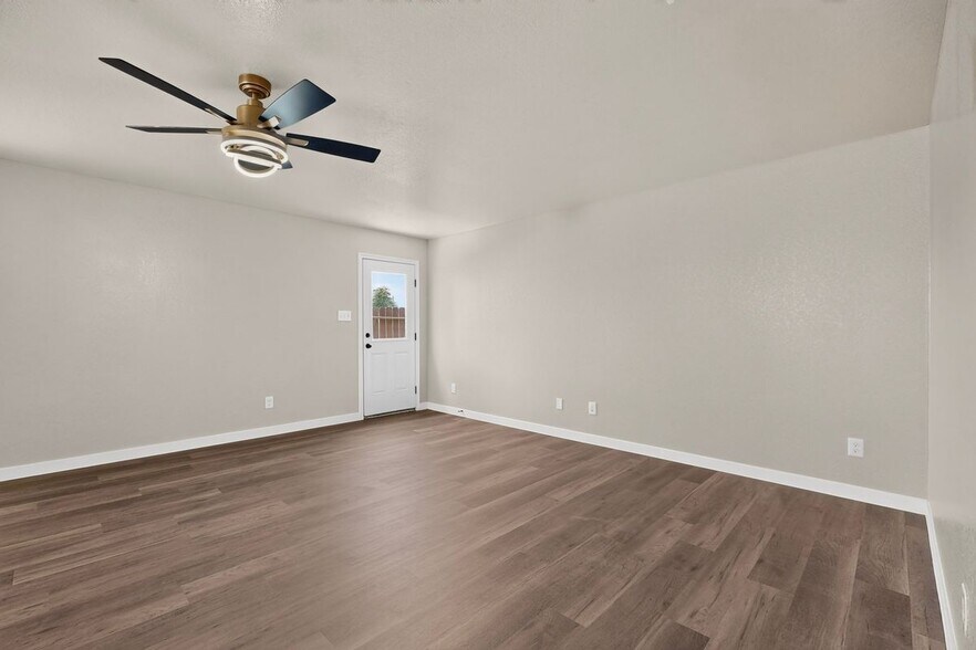 Building Photo - 15018 Silver Tree Cove
