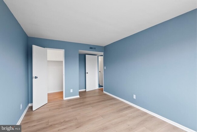 Building Photo - 5801 Quantrell Ave