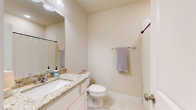 Building Photo - 918 Fork Ct