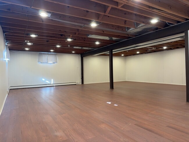 Building Photo - 580 N State St