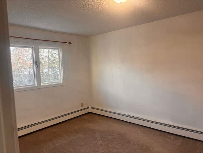 Building Photo - Two Bedroom East Anchorage Condo with Washer/Dryer Unit!