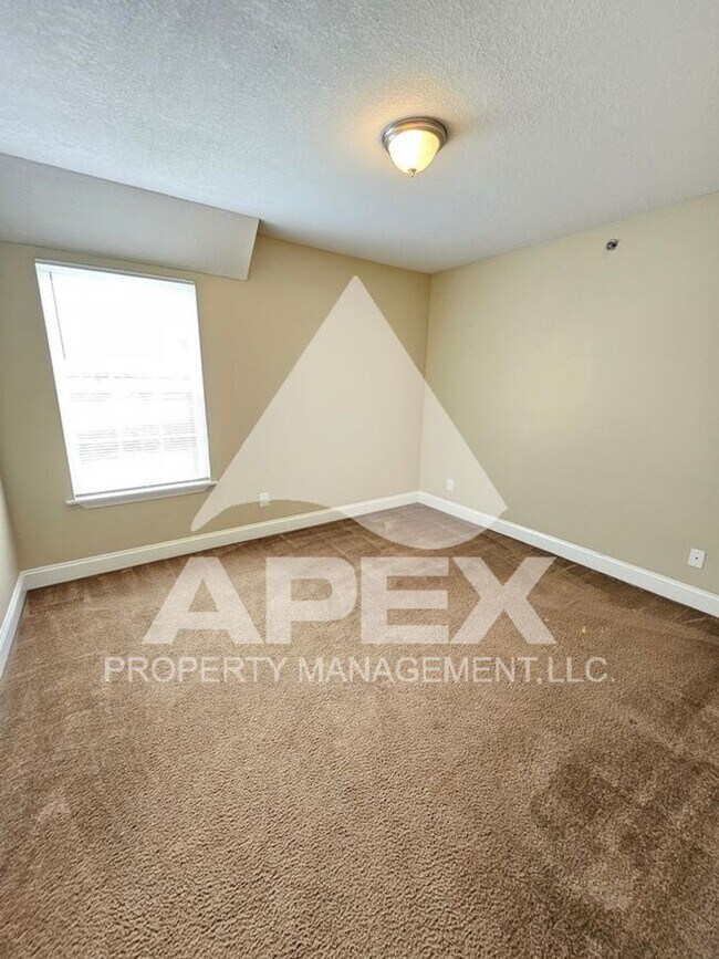 Building Photo - AVALON APARTMENT HOMES---2BD - 1BA Apartme...