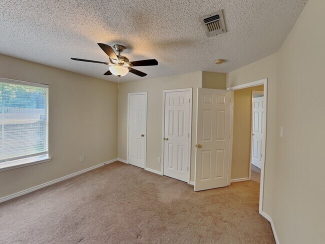 Building Photo - Move-In Special: $500 off the first full m...