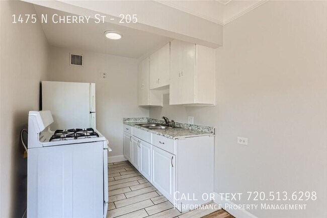 Building Photo - 1475 N Cherry St