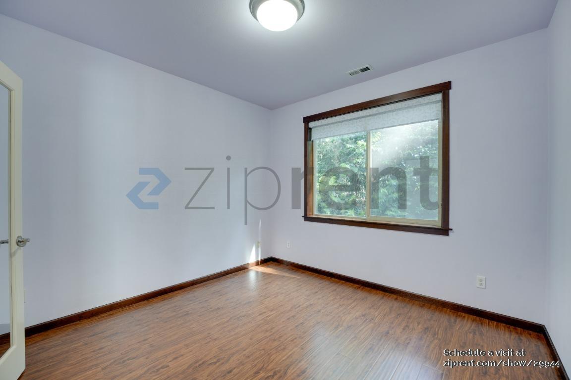 Building Photo - Unit