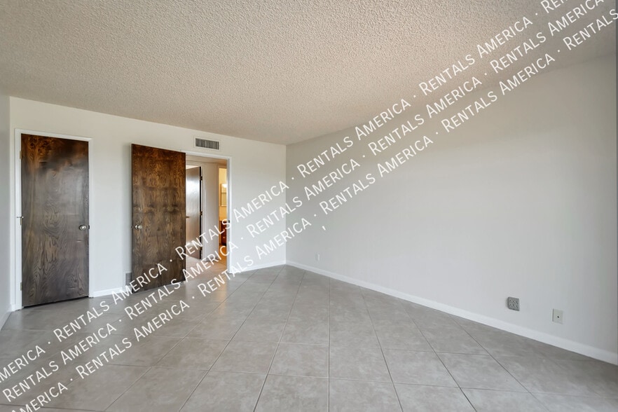 Building Photo - 3650 E Quenton Dr