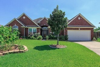 Building Photo - 2758 Laguna Pointe Dr