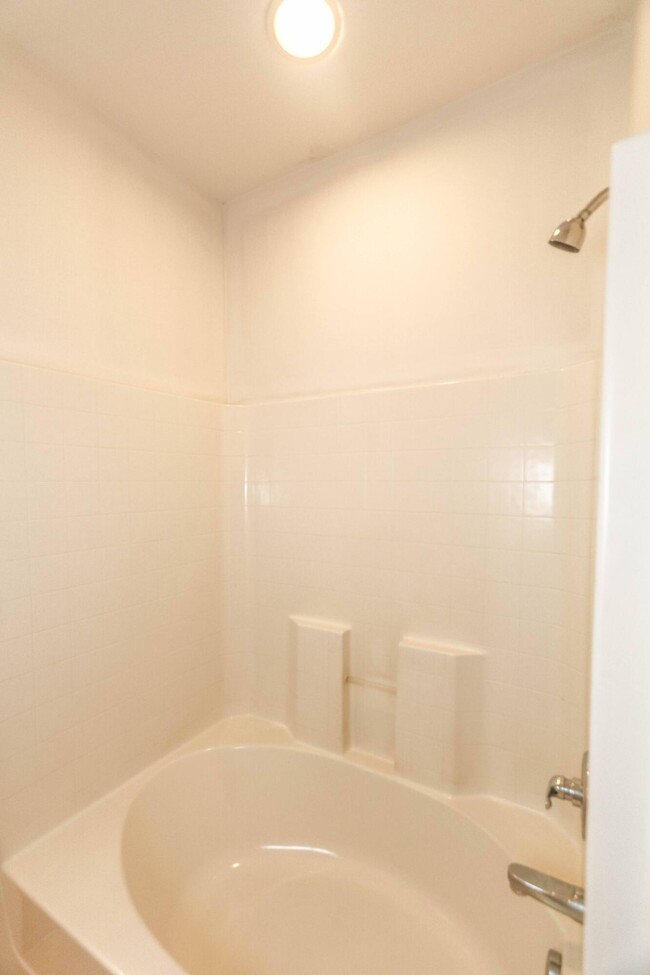 Building Photo - 334 High Meadows Pl